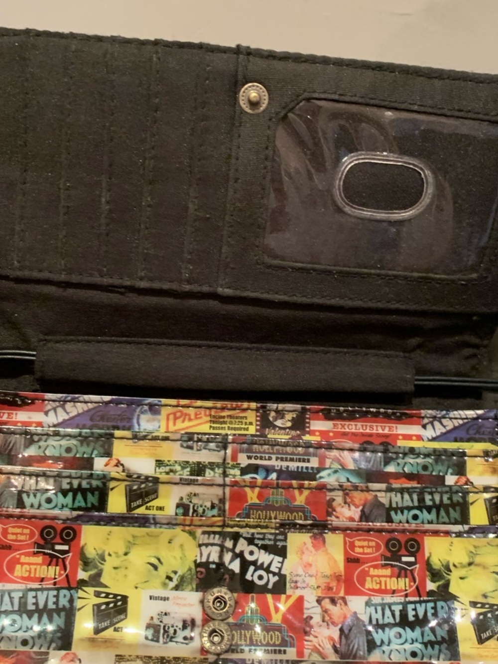 💥RELIC HOLLYWOOD COLLAGE CROSSBODY WALLET. NWOT - Picture 7 of 9